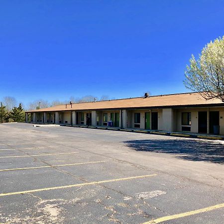 Motel Super 8 By Wyndham-Tupelo Airport Exterior foto