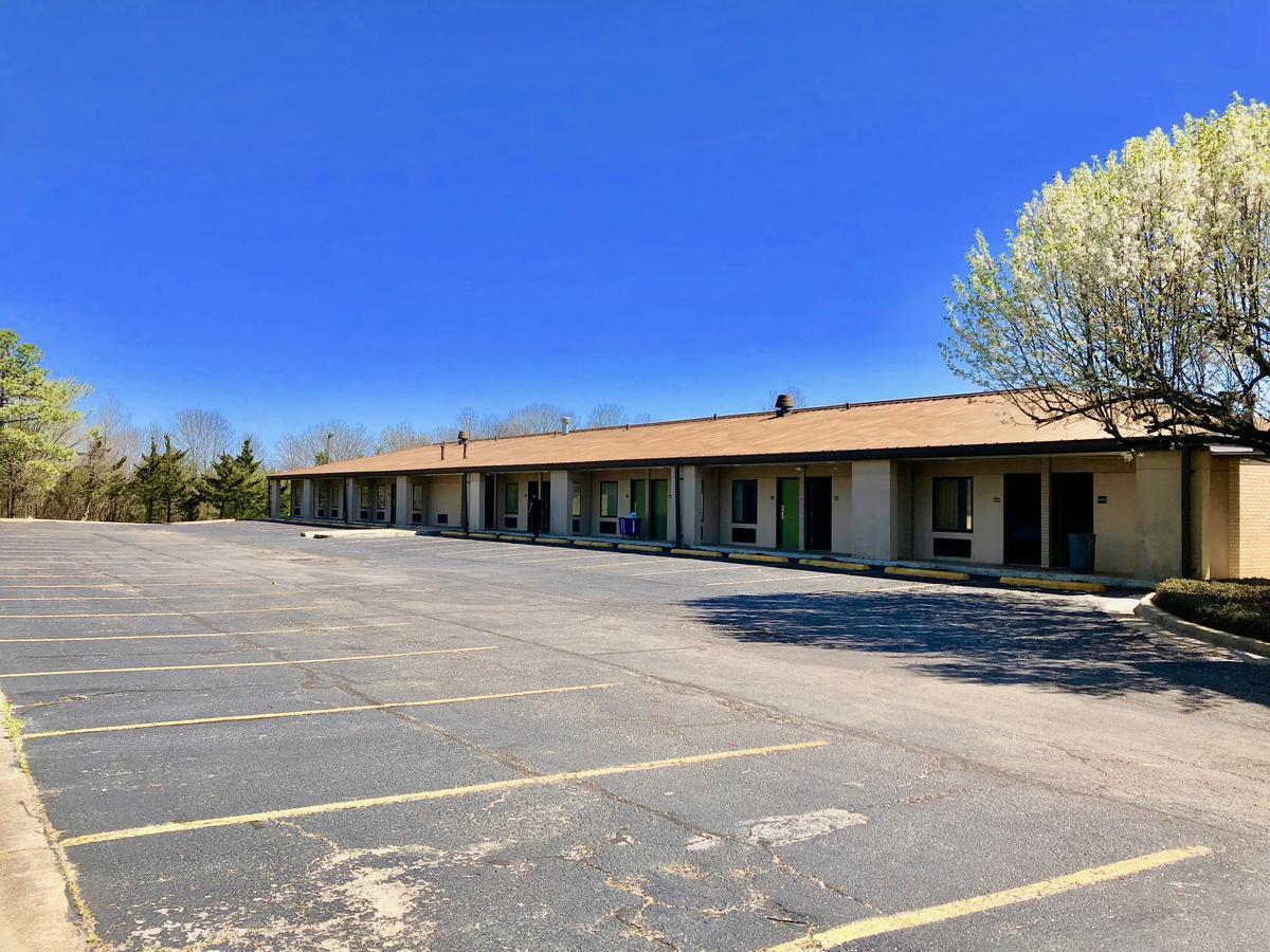 Motel Super 8 By Wyndham-Tupelo Airport Exterior foto